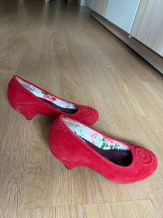 Zapatos de ante rojos