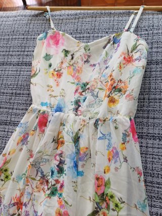 NUEVO Vestido Verano Flores. Bershka Talla M
