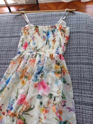 NUEVO Vestido Verano Flores. Bershka Talla M