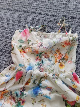 NUEVO Vestido Verano Flores. Bershka Talla M