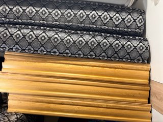 Salón marroquí tela y madera
