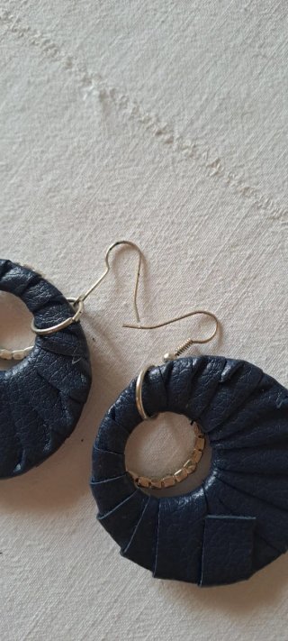 Orecchini neri con cerchio glitter