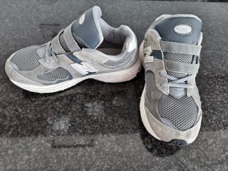 Tenis New Balance niño Talla 36 Gris