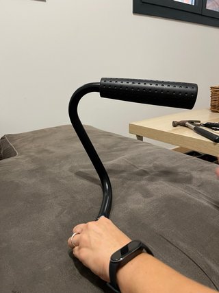 Reposabrazos metálicos con agarre de goma