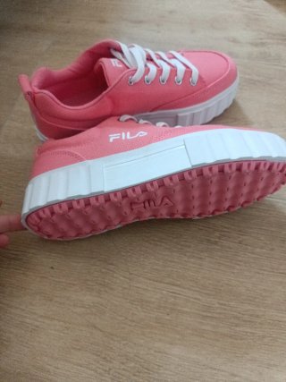 Zapatillas Fila Rosas y Blancas