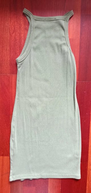 Vestido verde ajustado de canalé
