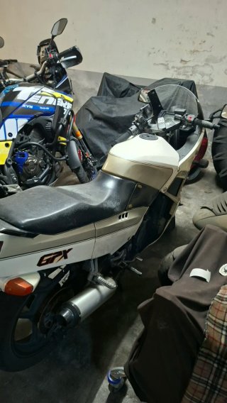 Kawasaki GPX750R Sportbike