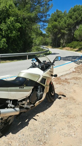 Kawasaki GPX750R Sportbike