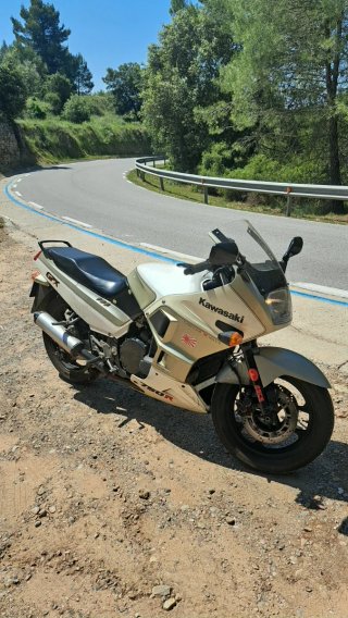 Kawasaki GPX750R Sportbike