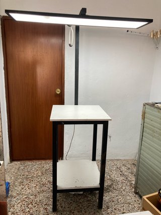 Mesa de trabajo con luz LED