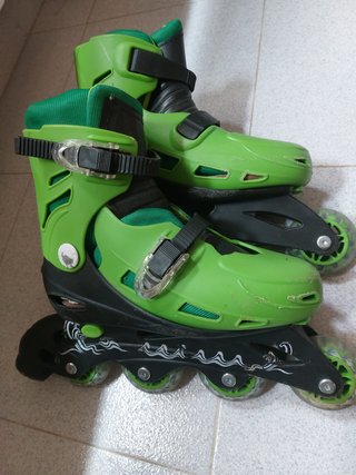 Patines en línea verdes