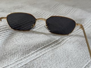 Gafas de sol vintage doradas y grises