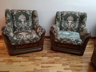 2 sillones clásicos tapizados