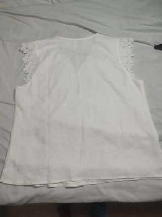 Blusa blanca con encaje talla L