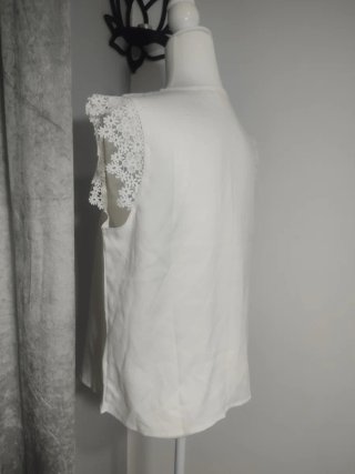 Blusa blanca con encaje talla L