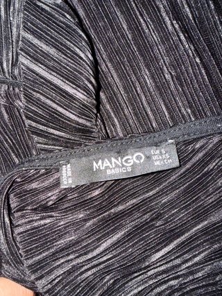 Vestido negro Mango plisado con volantes