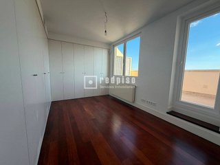 Ático en alquiler en Jerónimos en Madrid