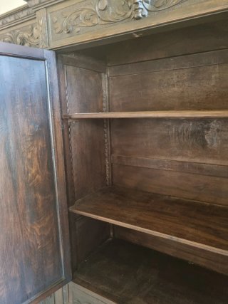 Muebles antiguos de madera tallada