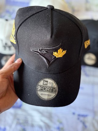 Gorra New Era 9FORTY Ajustable Negra y Dorada