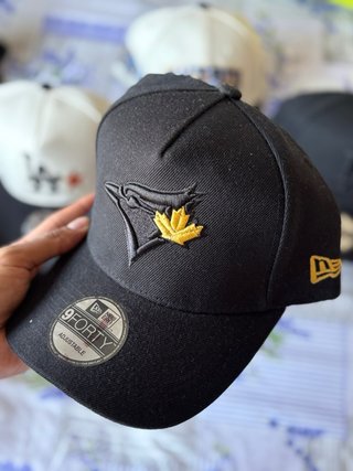 Gorra New Era 9FORTY Ajustable Negra y Dorada