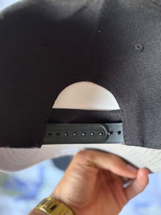Gorra New Era 9FORTY Ajustable Negra y Dorada
