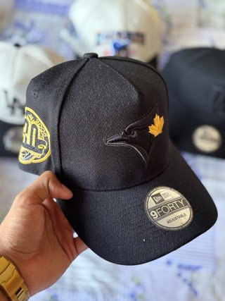 Gorra New Era 9FORTY Ajustable Negra y Dorada