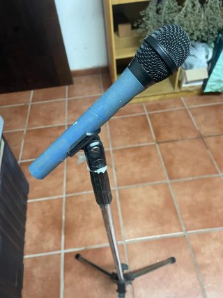 Micrófono MB4K con pie y funda