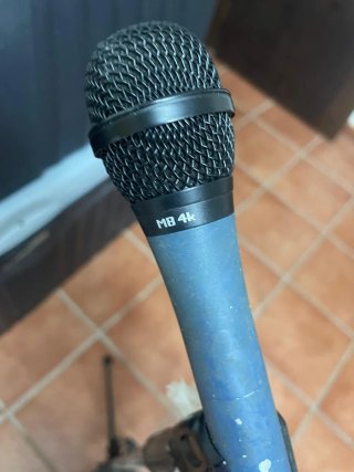 Micrófono MB4K con pie y funda
