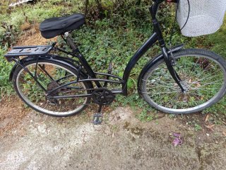 Bicicleta de paseo negra