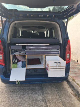 Mueble camper para furgoneta pequeña