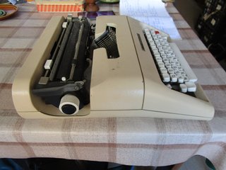 Macchina da scrivere Olivetti Lettera 35 c