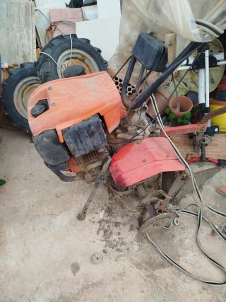 Motocultor Naranja y Negro