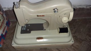 Máquina de coser Eureka años 70-80 juguete ver