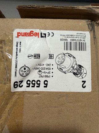 Conector industrial trifásico Legrand 63A