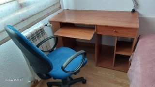 Escritorio y silla de oficina azul