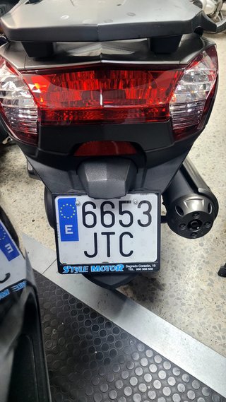 Kymco Superdink 125 Gris Maxi Scooter