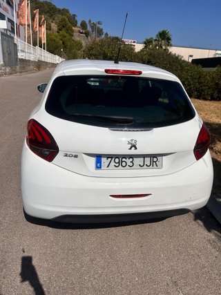 Peugeot 208 2015