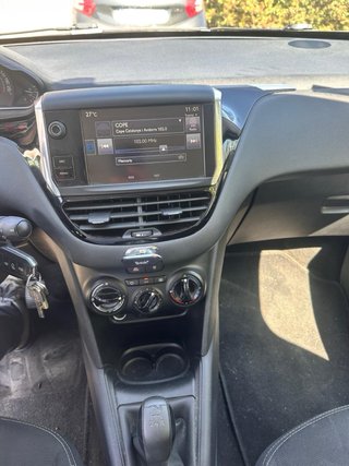 Peugeot 208 2015