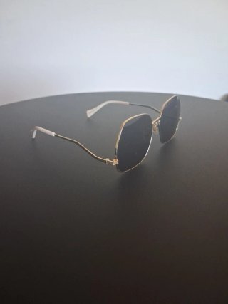 Gafas de sol Gucci negras y doradas