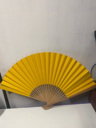 Abanicos plegables de madera y tela