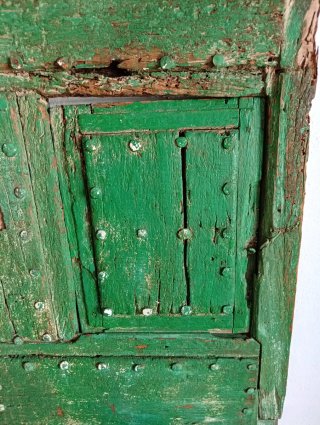 Ventana antigua madera clavos 98x65cm