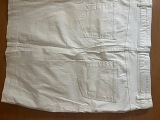 Falda blanca de chica
