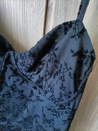 Vestido negro Stradivarius floral
