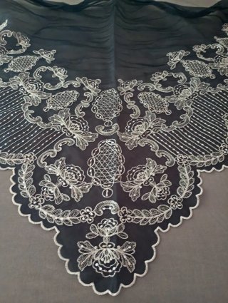 Manteletas traje regional negra y plata