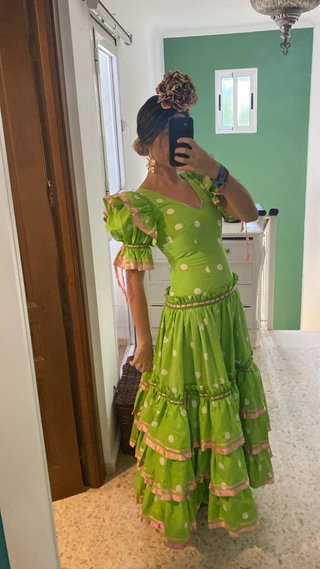 Traje de flamenca verde con lunares