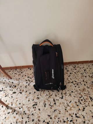 Paletero Bullpadel Negro y Blanco