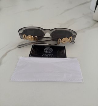Occhiali da sole Versace dorati e grigi