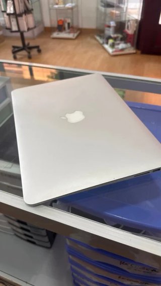 MacBook Air 2017 i7 8GB RAM 128GB SSD