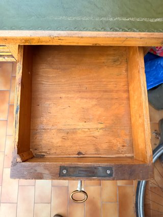 Scrivania d'epoca in legno con piano in pelle