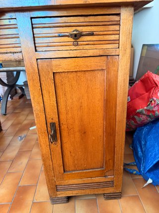 Scrivania d'epoca in legno con piano in pelle